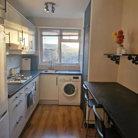 Elegant & Spacious 2-Bedroom Apartment In Wimbledon Londra Esterno foto
