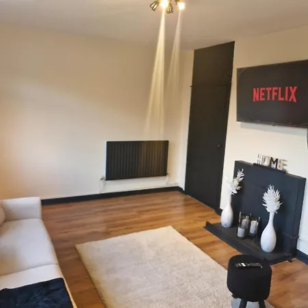 Elegant & Spacious 2-Bedroom Apartment In Wimbledon Londra Esterno foto