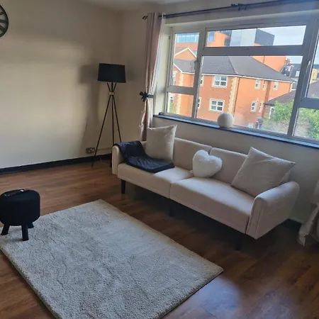 Elegant & Spacious 2-Bedroom Apartment In Wimbledon Londra Esterno foto