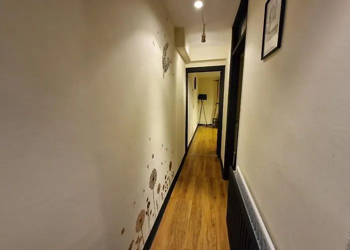 Elegant & Spacious 2-Bedroom Apartment In Wimbledon