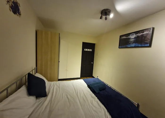 Elegant & Spacious 2-Bedroom Apartment In Wimbledon