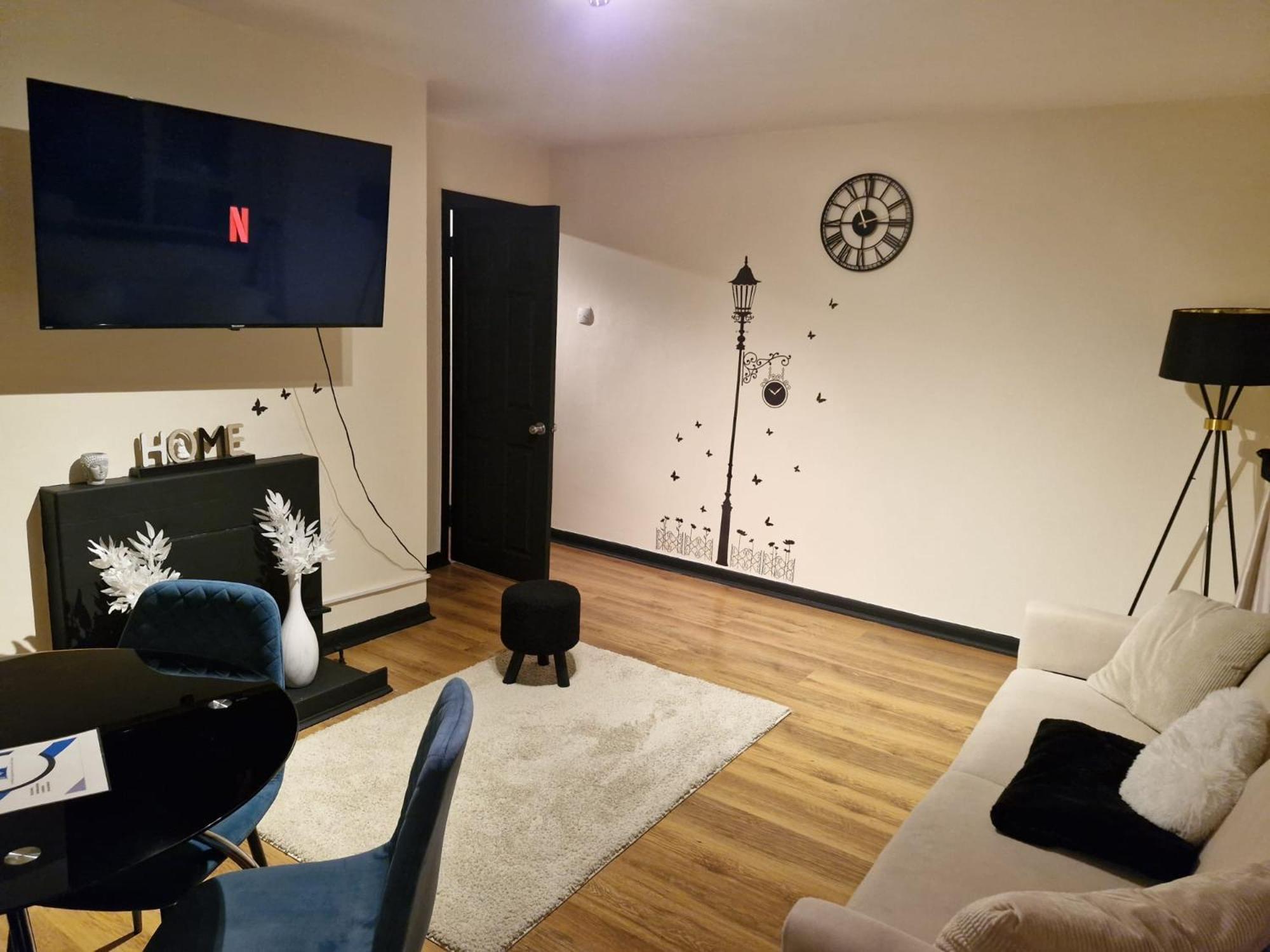 Elegant & Spacious 2-bedroom In Wimbledon Apartment *